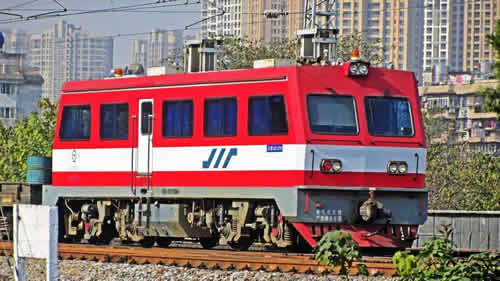 初中生可以學內燃機車運用與檢修專業嗎？