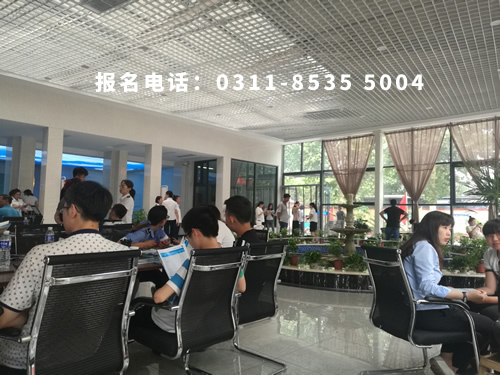 石家莊鐵路職業技工學校學費一年多少？