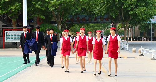 不滿(mǎn)15周歲能報(bào)名石家莊東華鐵路學(xué)校嗎？